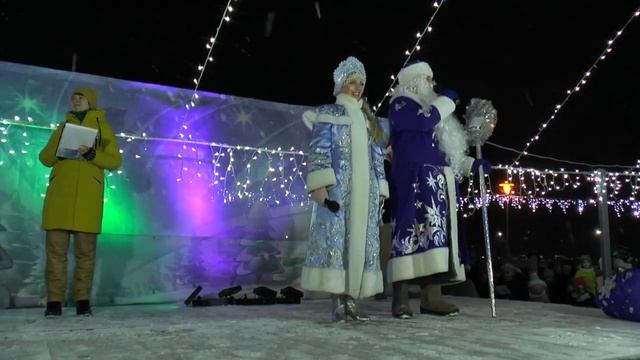 Огни на главной ёлке зажгли в Лиде смотреть онлайн