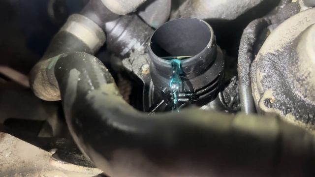 2009-2016 BMW Z4 35i Waterpump and Thermostat Removal смотреть онлайн