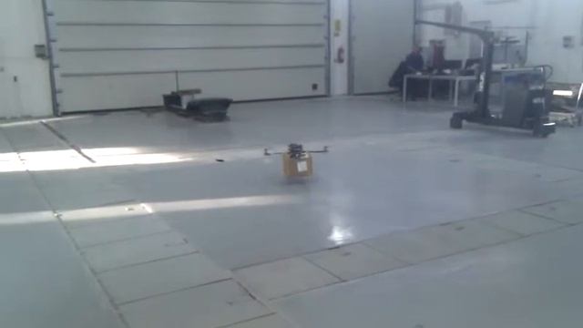 Quadrotor controlled with Extended State Observer (ESO) + PID смотреть онлайн