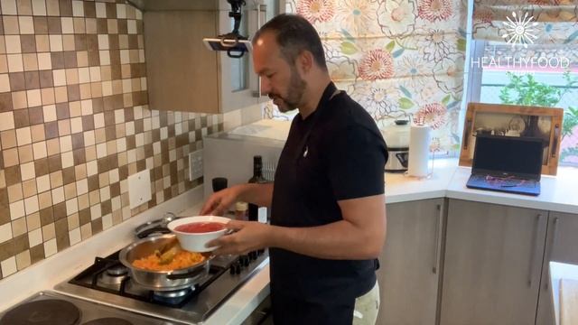 Vitality HealthyFood Studio – Ginger and smoked paprika pasta with cremezola feta. #VitalityAtHome смотреть онлайн