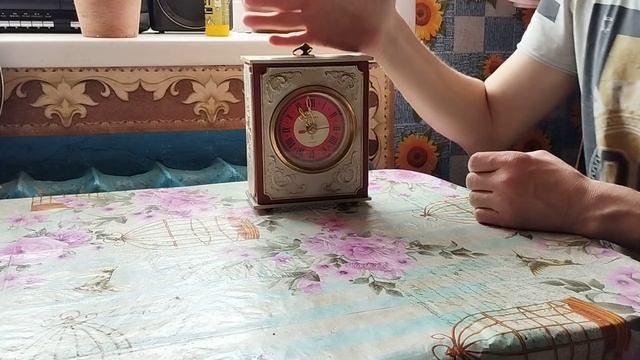 настольные советские часы Янтарь