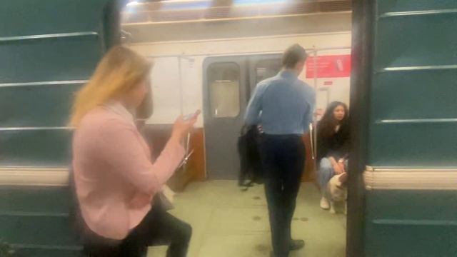 Единственный поезд Номерной 2-2-2 81-717.5 10167 на станции Сретенский бульвар смотреть онлайн