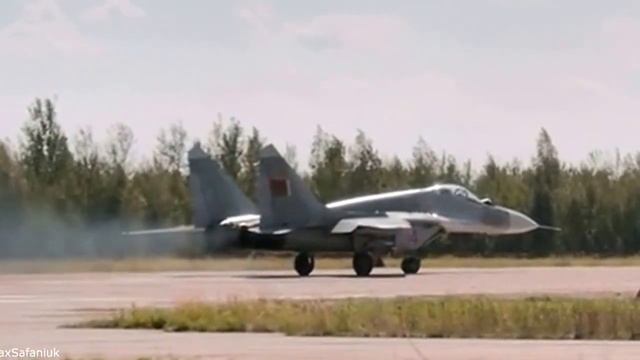 МиГ29 ВВС РБ на старте смотреть онлайн
