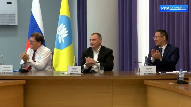 Лучшим работникам строительной отрасли вручили награды смотреть онлайн