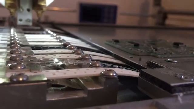 Установка компонентов на платы к биорезонансным приборам. Video 7. смотреть онлайн