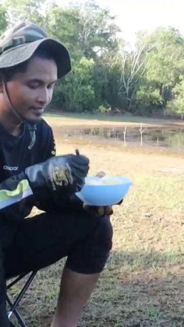 Masak mie soto banjar + telor saat #camping #fishing #nature #adventure #riamkanan смотреть онлайн