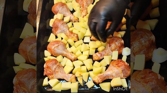 Как всегда курица всегда выручает! Куриные ножки с овощами в духовке!!! Пробовали такое? Подпишись! смотреть онлайн