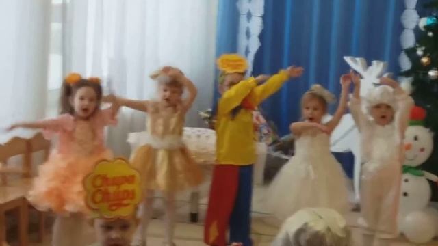 Новогодний утренник. Садик Солнышко. Илюша чупа-чупс 2018