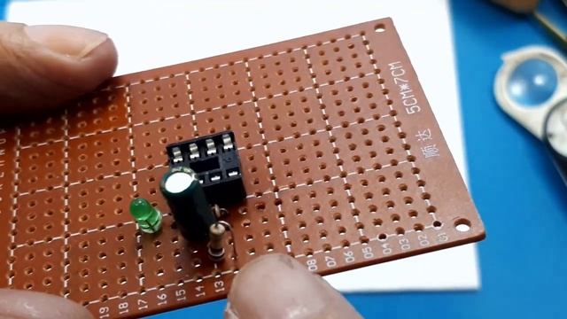 IC 555 duty cycle 50% Project IC NE555 Apa itu IC 555? Mengenal 555 смотреть онлайн
