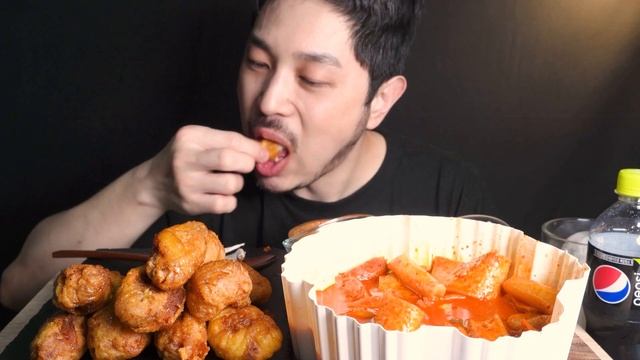 SUB) 국밥처럼 퍼먹는 엽떡과 레전드 치킨 허니콤보 먹방 !!🔥🍗 | Spicy Tteokbokki Chicken Mukbang asmr Eating Show смотреть онлайн