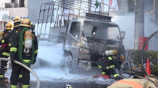 中野区上高田でトラックの燃える火事 смотреть онлайн