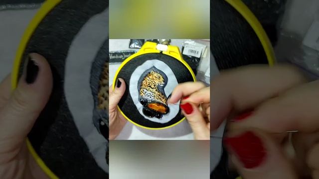 Брошка з леопардом. /The process of embroidering a brooch with a leopard смотреть онлайн