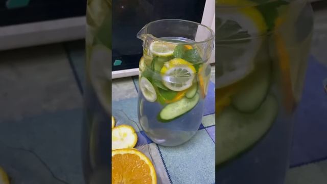 Sip all day enjoy this refreshing water recipe//detox water//water therapy смотреть онлайн