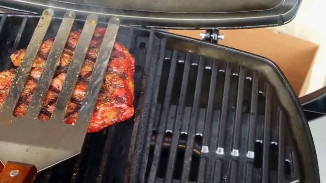 Smoked and reverse seared ribeye on the Weber Q2200 смотреть онлайн