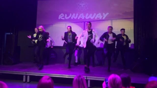 PENTAGON (펜타곤) - RUNAWAY cover by Tough Cookies (Perfomance ver.) смотреть онлайн