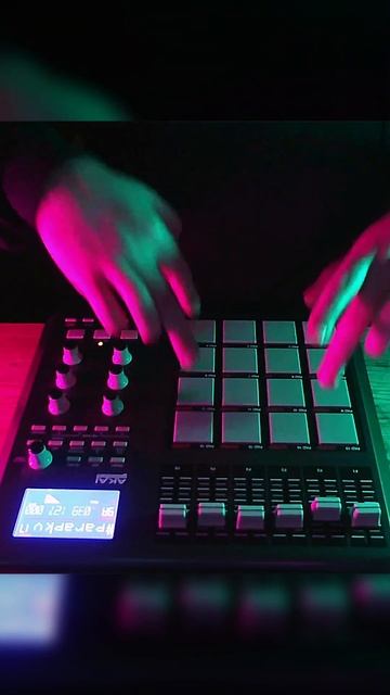 Лайв бит вам в ленту | akai mpd26 Beat #shorts #akaimpd #beats @LOW BO смотреть онлайн