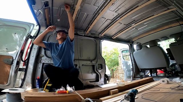 Vauxhall Vivaro Camper Van Conversion - Episode 2 - Solar-Panel, Wiring & Framing! смотреть онлайн