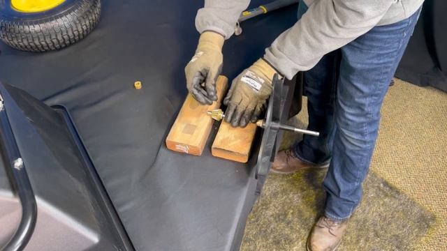 Changing the Metal Gears on a Spyker Spreader смотреть онлайн