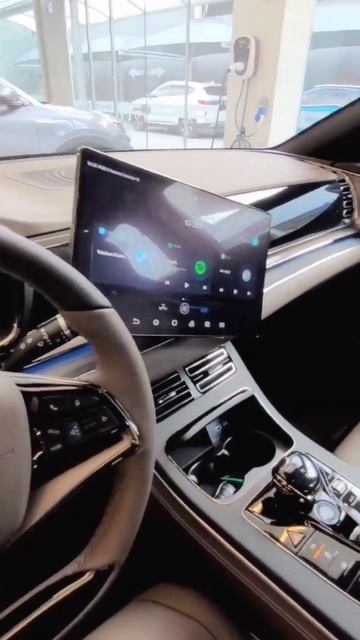 BYD HAN EV 2023: o sedã superesportivo de 3,9 s no 0 a 100 km/h смотреть онлайн