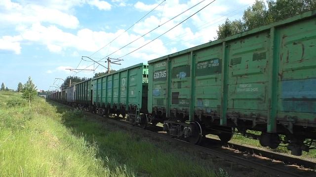 ВЛ11-252 Б/209 с грузовым поездом и приветливой бригадой