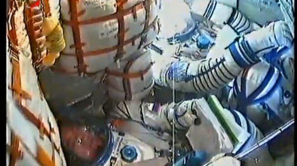 Старт КК Союз ТМА-18 (трансляция). Spacecraft Soyuz TMA-18 Start..flv