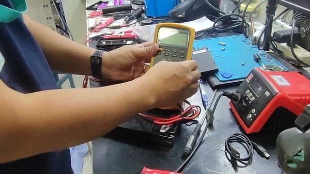 How to Replace Battery of Wato EX 65 Mindray Anesthesia Machine смотреть онлайн