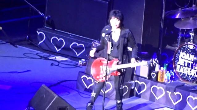 Victim of Circumstance / Cherry Bomb / Do You Wanna / Bad Reputation Joan Jett Denver CO 08/31/19 смотреть онлайн