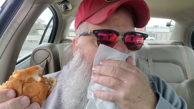 Frisch's Big Boy's NEW Southern Style Chicken Sandwich! смотреть онлайн