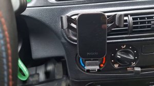 Нива тревел.  Крепление для телефона.  В принципе удобно!) А как у вас?)