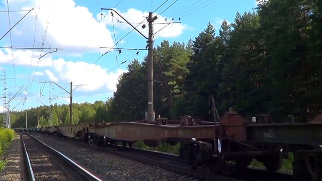 Электровоз ВЛ10-880 + тепловоз 2ТЭ116-525 "БалтТрансСервис" с платформенным поездом смотреть онлайн