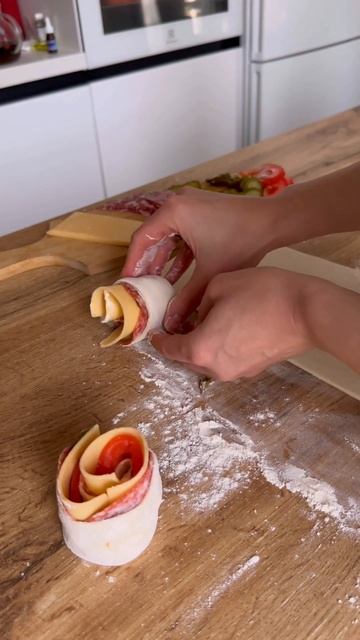 Сытные булочки за 25 минут ВСЕГО из 7 ингредиентов | Готовим улитки из слоеного теста смотреть онлайн