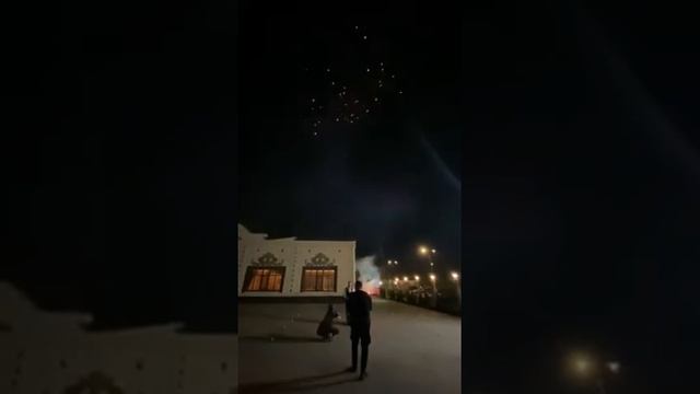 Дорожка из 5 пар фонтанов 3.3 метра высота 30 секунд вертушки и салют на 120 залпов смотреть онлайн