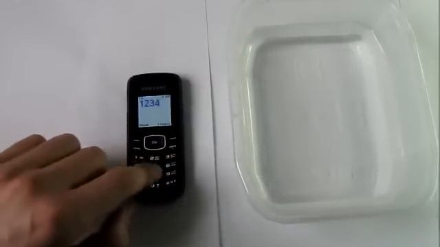 Краш-тест Samsung E1080i: погружение в воду (10 сек) смотреть онлайн
