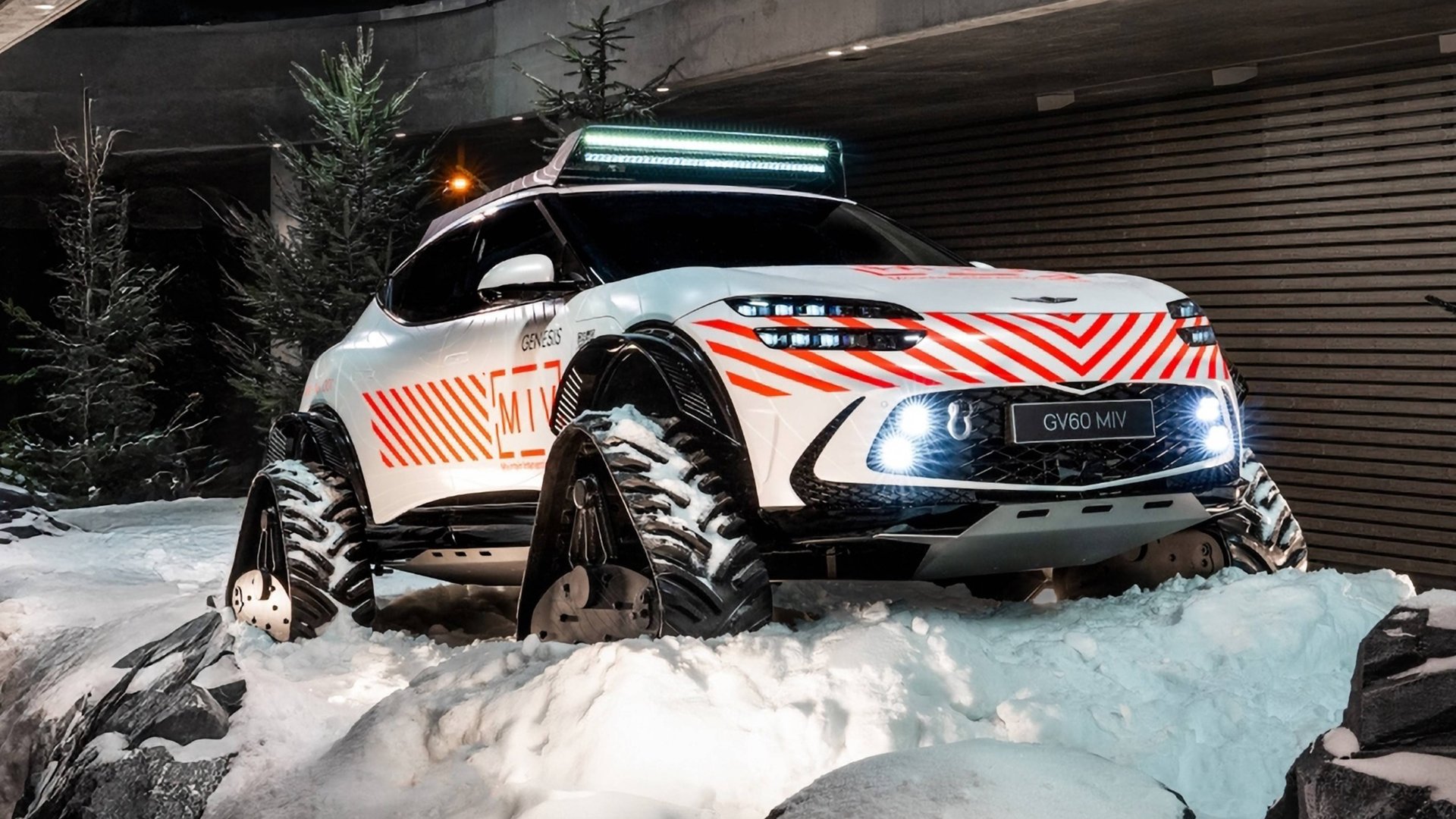 Genesis GV60 (MIV) с гусеницами вместо колёс