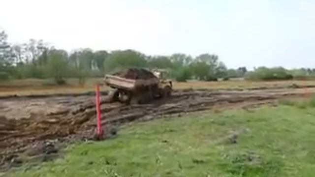 VOLVO Dump truck getting stuck nearly!? смотреть онлайн