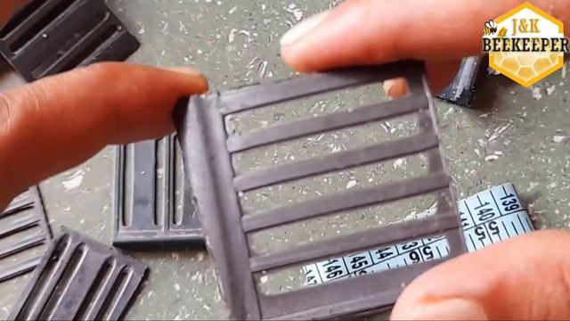 How To Make Queen Gate At Home | Bees Ko Bhagne Se Bachane Ka Tarika | Beekeeping At Home смотреть онлайн