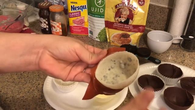 Oreo Hot Chocolate Bomb | Cookies and Cream Hot Chocolate Bomb смотреть онлайн