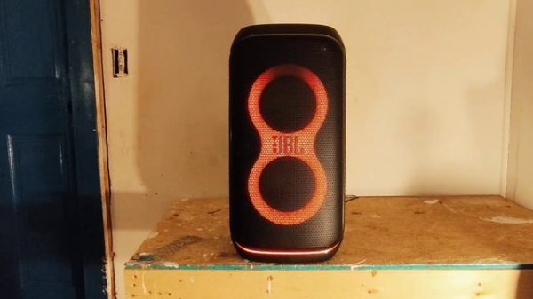 JBL partybox club 120 Max volume plug in bass booster is off