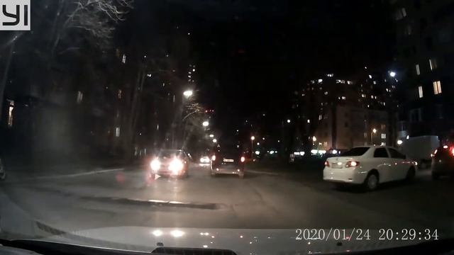 Автомобильный видеорегистратор YI Compact Dash Camera Разрешение 2.7K угол обзора 130° Обзор сьемк смотреть онлайн