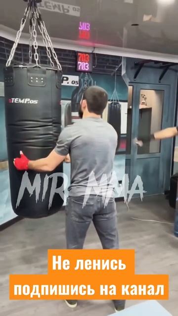👊Ислам Махачев проверяет силу удара! #shorts смотреть онлайн