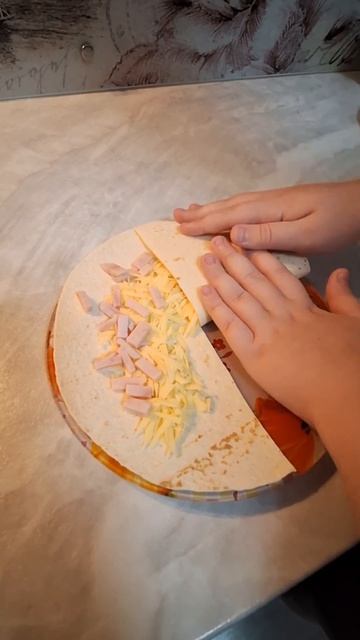 ХРУСТЯЩАЯ ТОРТИЛЬЯ С ВЕТЧИНОЙ И СЫРОМ смотреть онлайн