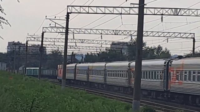 ЭП1-343 с поездом №562 Москва - Адлер следует по разъезду Зоологический сад смотреть онлайн
