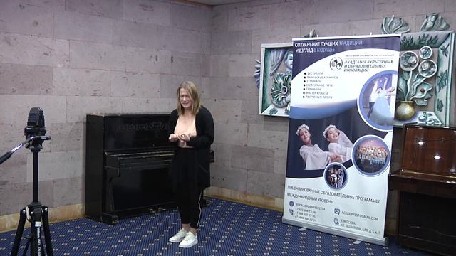 стихотворение "Давайте с горячим сердцем..." - чтец Соколова Элина смотреть онлайн