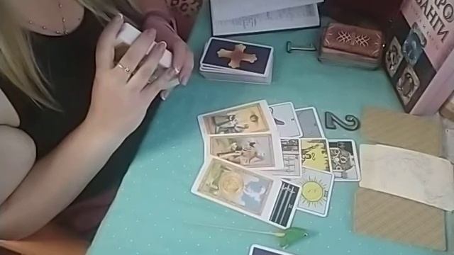АНАЛИТИКА ТАРО. О НЕЙ. ЛЮБОВНЫЙ ТРЕУГОЛЬНИК ДЛЯ МУЖЧИН 3 варианта :) смотреть онлайн