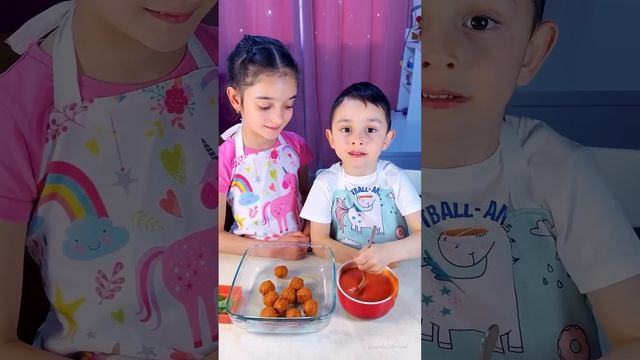 Children make meatballs with buckwheat that are healthy and tasty #trending #shors #recipe #food смотреть онлайн