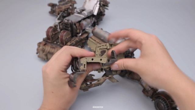 Newage XM-2 Tank Megatron Transformation Robot To Truck.