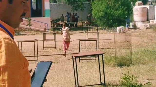 छात्राओं की बाधा दौड़ प्रेक्टिस GUPS Ber смотреть онлайн