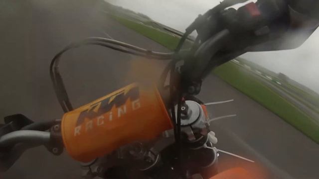 KTM 690 SMC R// TRACKDAYS SUPERMOTO METTET 2016// FIOSTARSCHOOL V смотреть онлайн