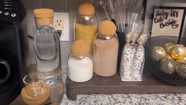 CHRISTMAS COFFEE BAR & HOT COCOA BAR + ORGANIZING & DECORATING THE KITCHEN FOR THE CHRISTMAS HOLIDA смотреть онлайн