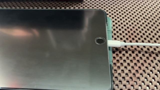 Sd Card Reader for iPhones | Our Point Of View смотреть онлайн